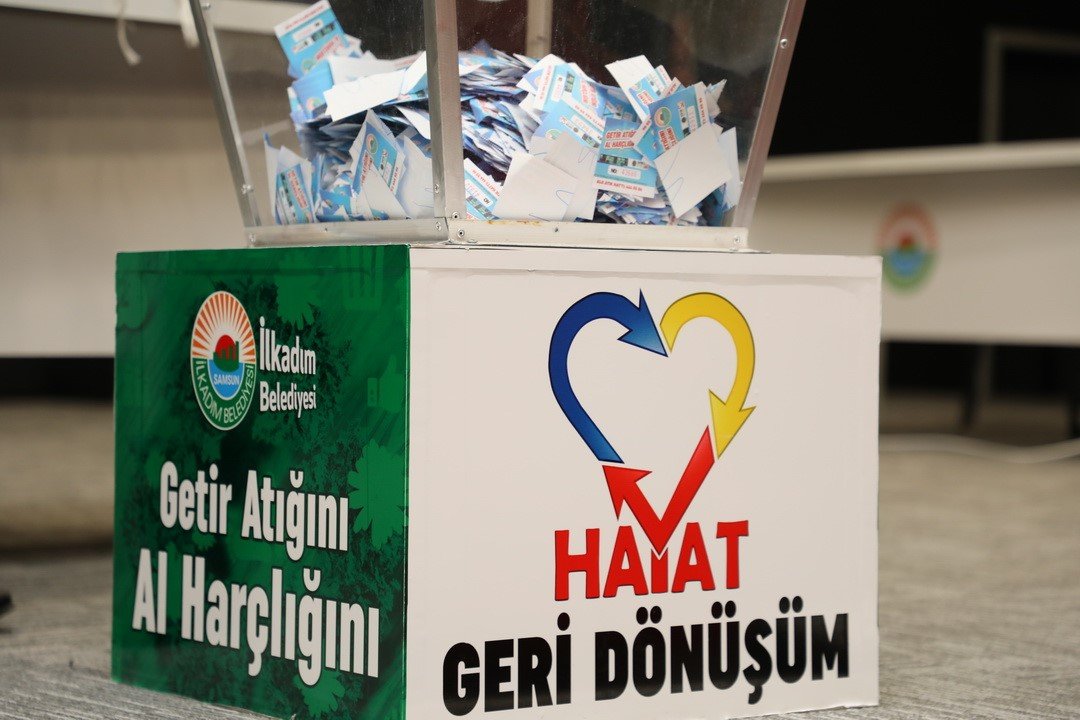 Atıkları getirip harçlıkları aldılar