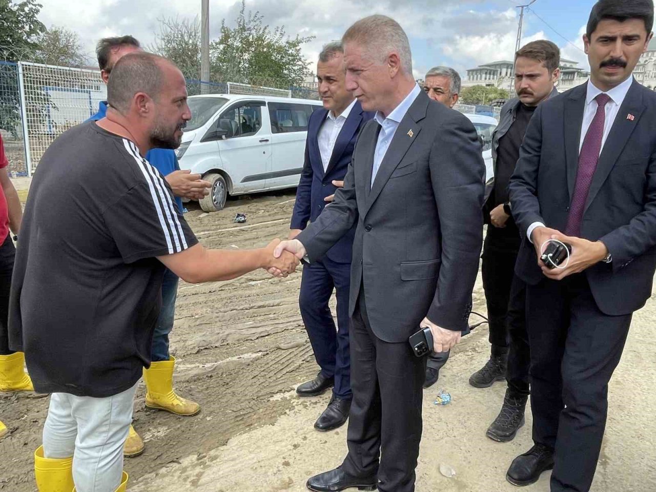 İstanbul Valisi Davut Gül selin vurduğu Halkalı Gümrük’te incelemelerde bulundu