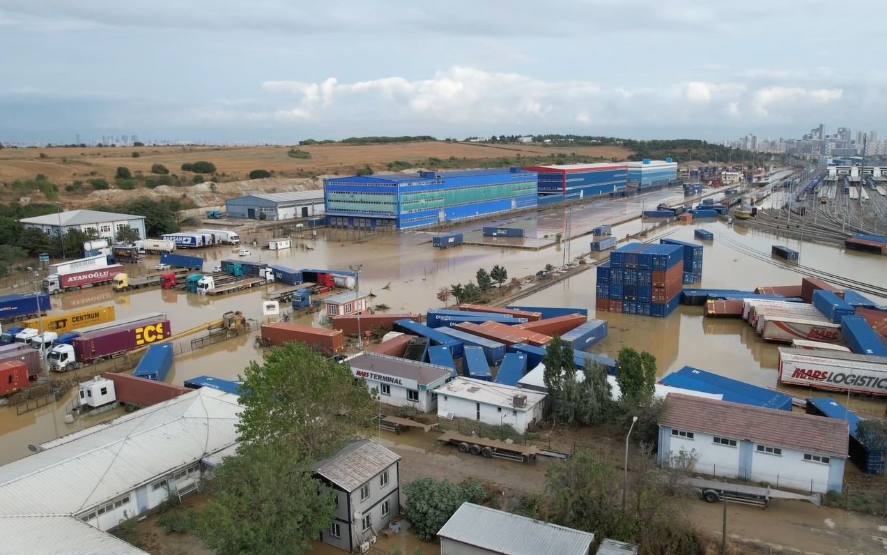 Sel sularının bastığı Halkalı Gümrüğü havadan görüntülendi