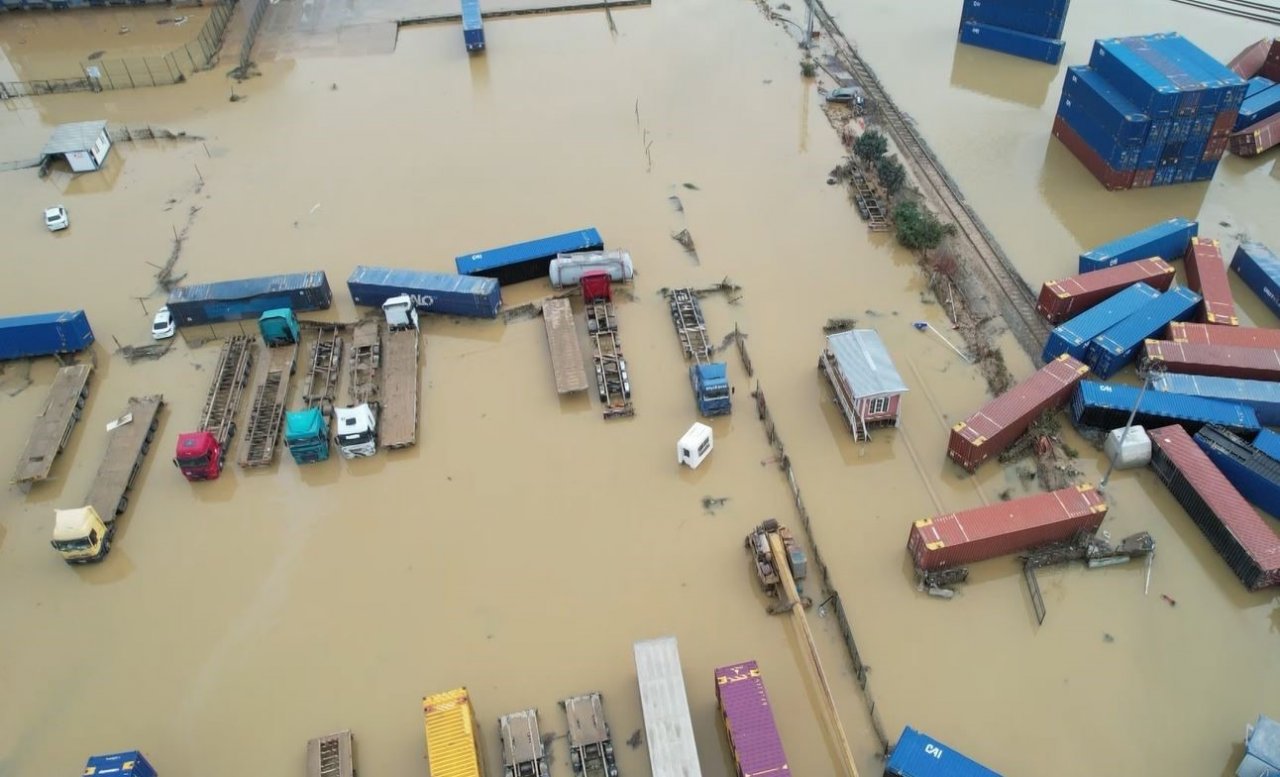 Sel sularının bastığı Halkalı Gümrüğü havadan görüntülendi