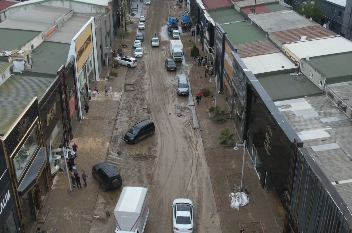 Havadan çekilen görüntülerle Mobilyacılar Sitesi’nin durumu gözler önüne serildi