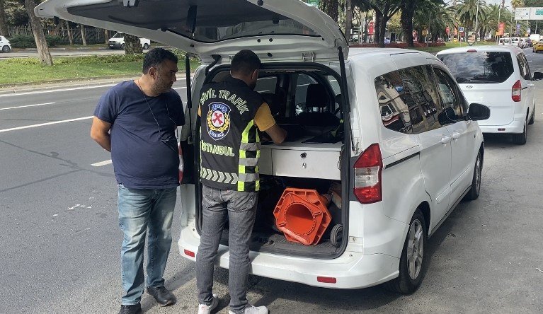 Fatih’te yayalara yol vermeyen sürücüler dron ile tespit edildi