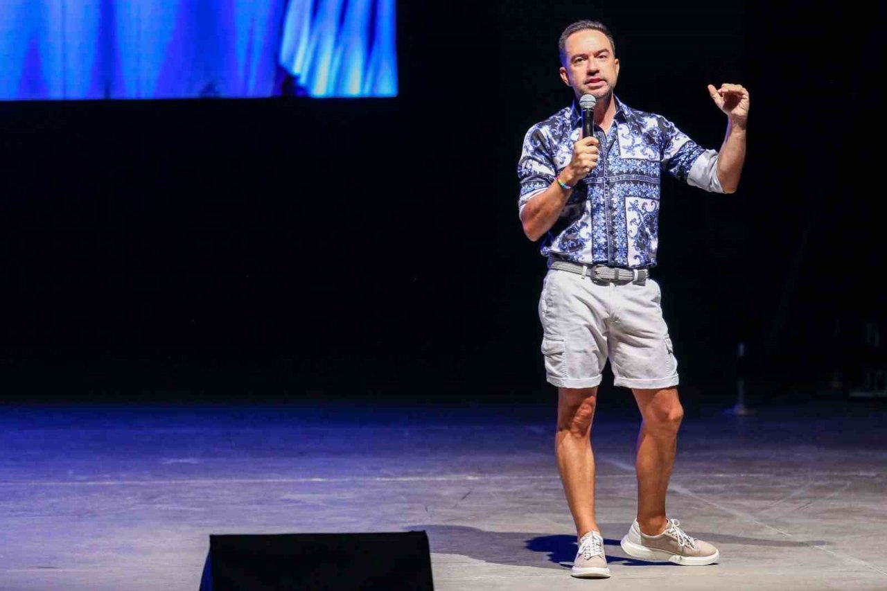 92. İzmir Enternasyonal Fuarı’nda yıldız yağmuru