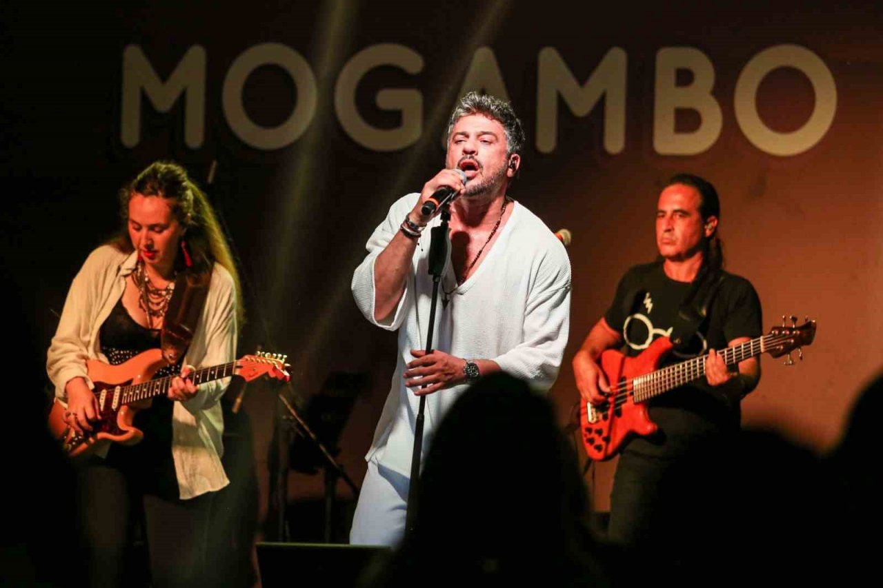 92. İzmir Enternasyonal Fuarı’nda yıldız yağmuru