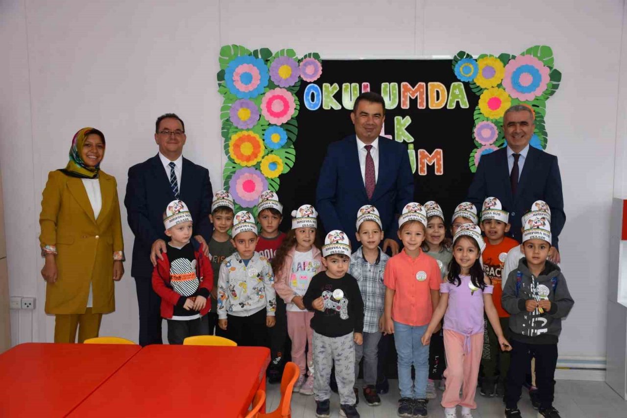 İl Milli Eğitim Müdürü Gümüş: “Hızla değişen dünyayı takip edebilen öğrenciler yetiştirmek için çalışacağız”