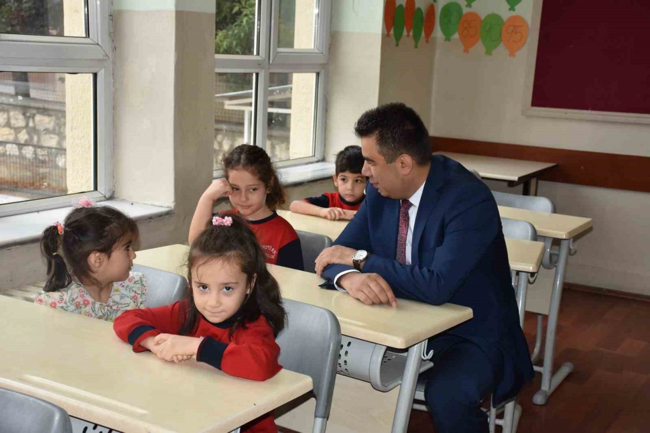 İl Milli Eğitim Müdürü Gümüş: “Hızla değişen dünyayı takip edebilen öğrenciler yetiştirmek için çalışacağız”