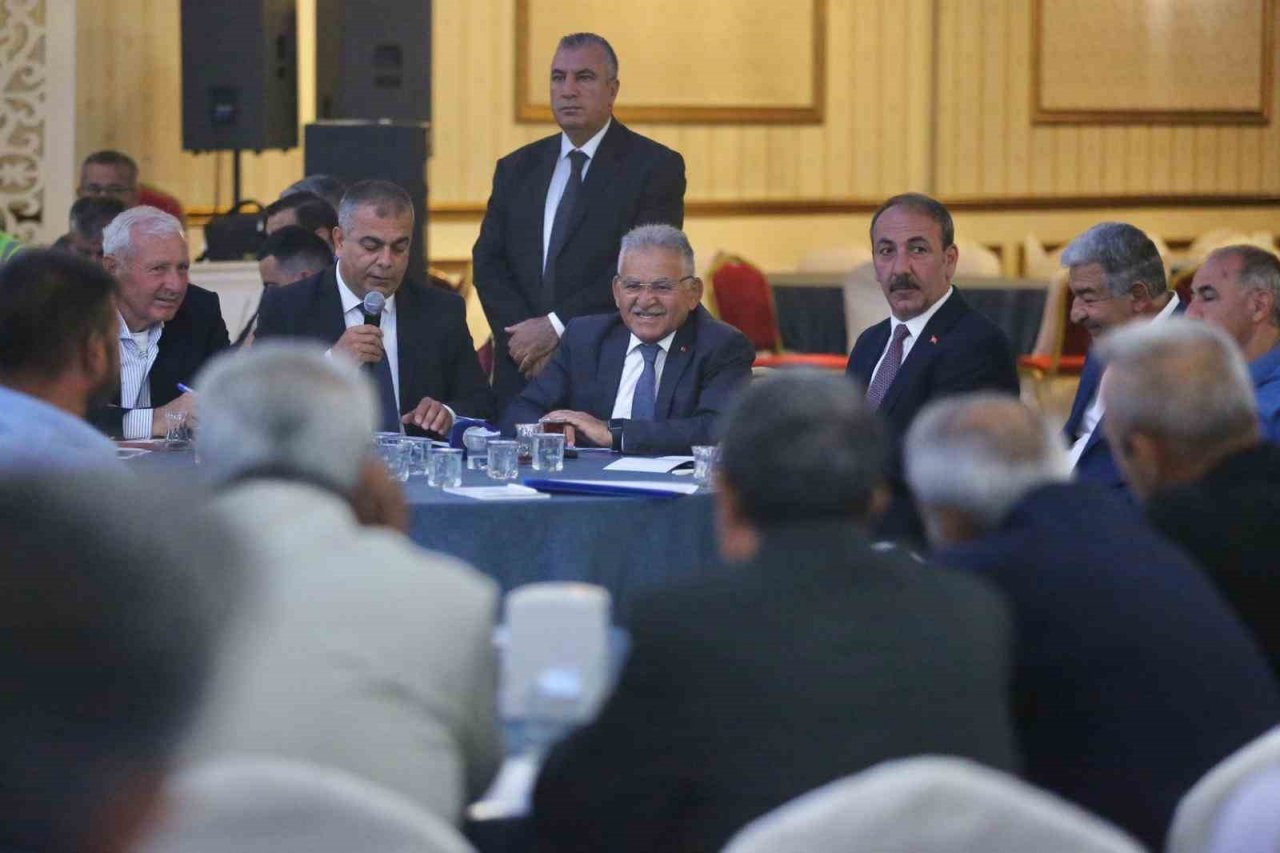 Başkan Büyükkılıç, Tomarza’da muhtarlarla buluştu