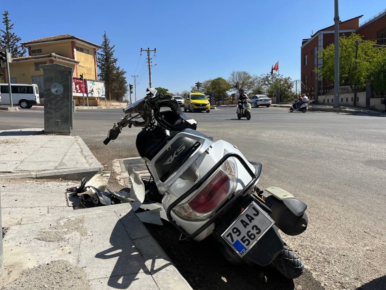 Kilis’te ambulans ile motosiklet çarpıştı:1 ağır yaralı