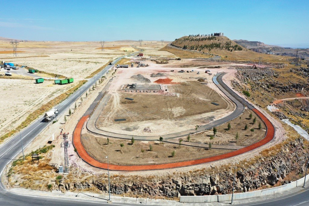 Başkan Çolakbayrakdar, “Erkilet’in eşsiz şehir manzarasıyla Kayseri’ye millet bahçesi kazandırıyoruz”