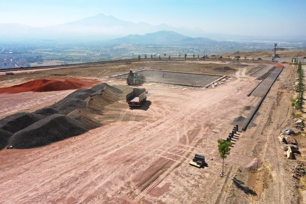 Başkan Çolakbayrakdar, “Erkilet’in eşsiz şehir manzarasıyla Kayseri’ye millet bahçesi kazandırıyoruz”
