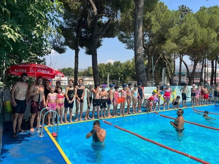 Sarıgöl’de bu yaz 400 öğrenci yüzme öğrendi