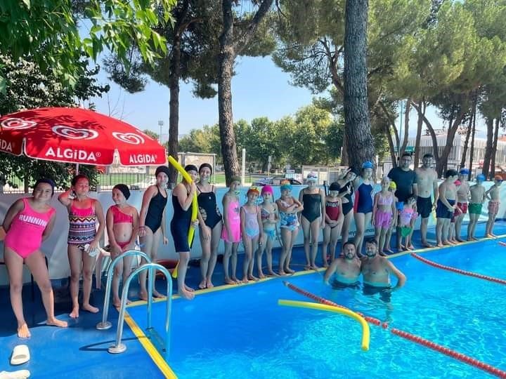 Sarıgöl’de bu yaz 400 öğrenci yüzme öğrendi
