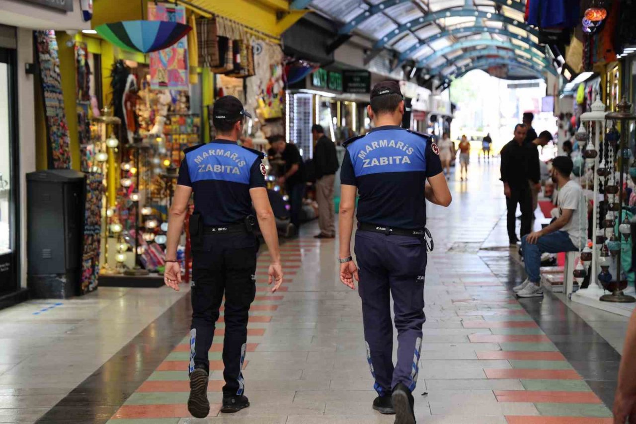 Marmaris Zabıtası’ndan yoğun mesai