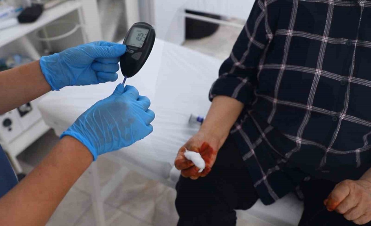 Merkezefendililer Sağlık Kabini’nde ücretsiz tedavi oluyor