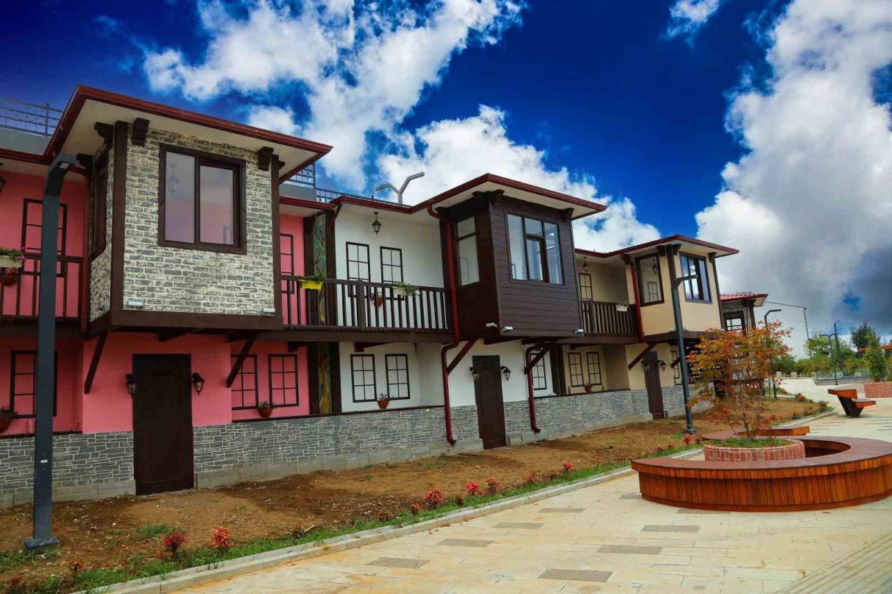 Tarihi Ordu Evleri Çamlı Köşk’te