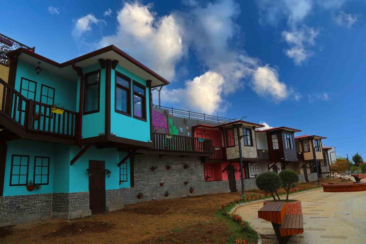 Tarihi Ordu Evleri Çamlı Köşk’te