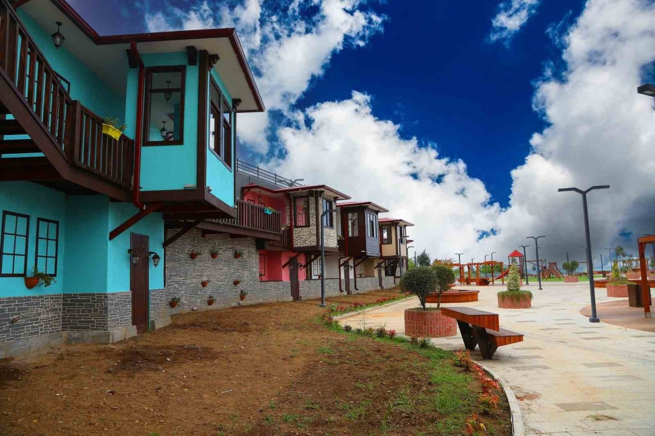 Tarihi Ordu Evleri Çamlı Köşk’te