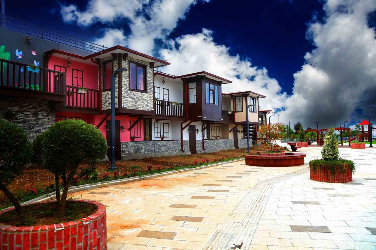 Tarihi Ordu Evleri Çamlı Köşk’te