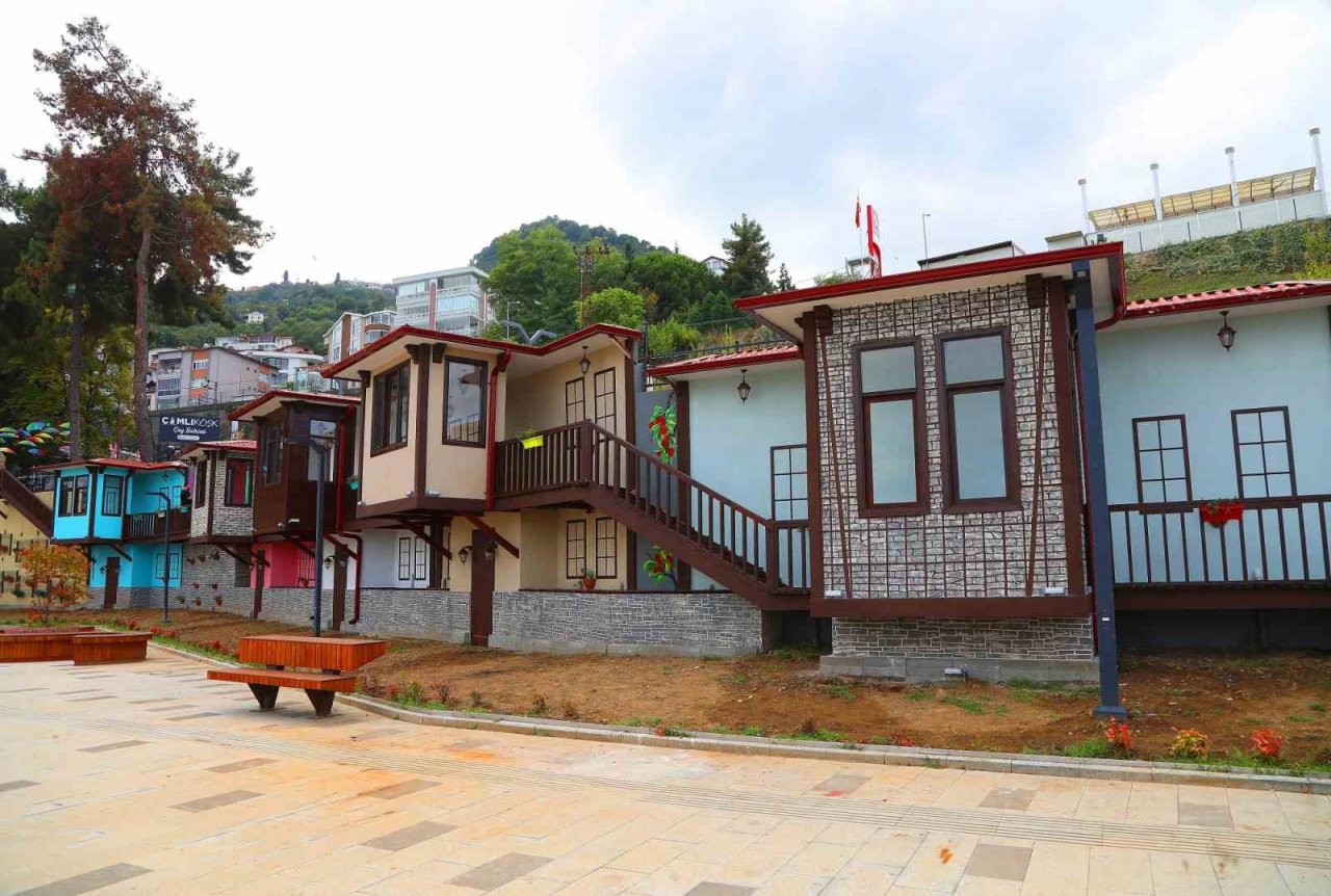 Tarihi Ordu Evleri Çamlı Köşk’te
