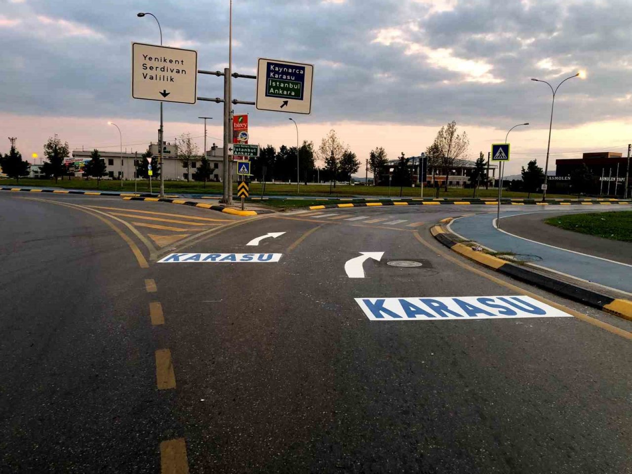 Sakarya Büyükşehir’den şehrin önemli güzergahlarına estetik dokunuş