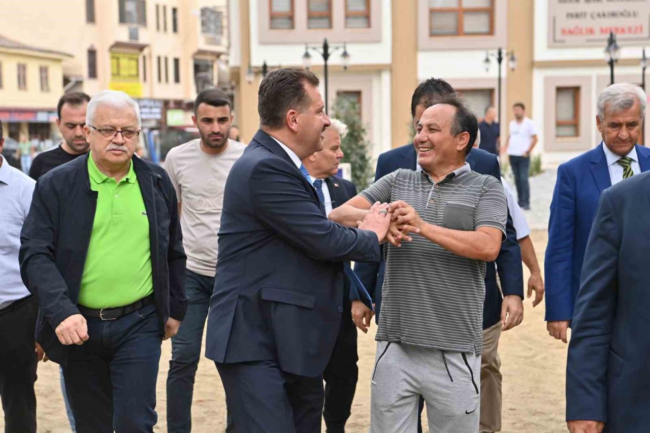 Burhaniye’ye Büyükşehir eli