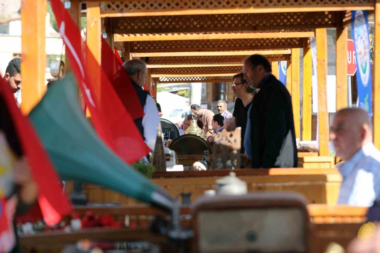 Talas’ta bu pazar ‘Antika Pazarı’ var