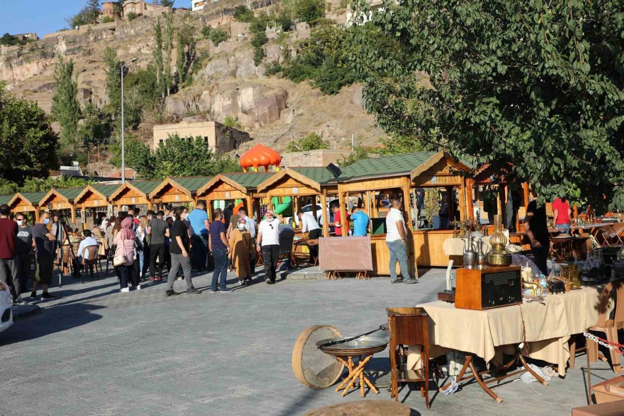 Talas’ta bu pazar ‘Antika Pazarı’ var