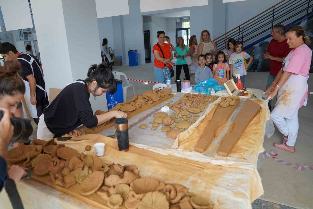 Sempozyumda çocuklara eğlenceli aktiviteler