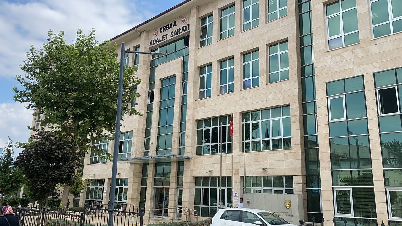 Cinayet zanlısı: "Küfür etti, önce şişeyle sonra taşla kafasına vurdum" dedi