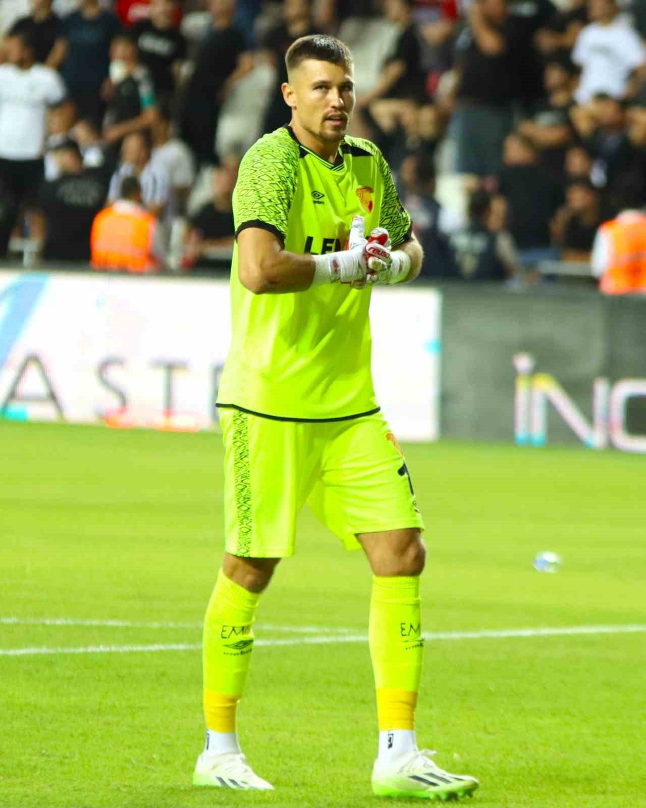 Göztepeli Mateusz Lis, kalesinde güven veriyor