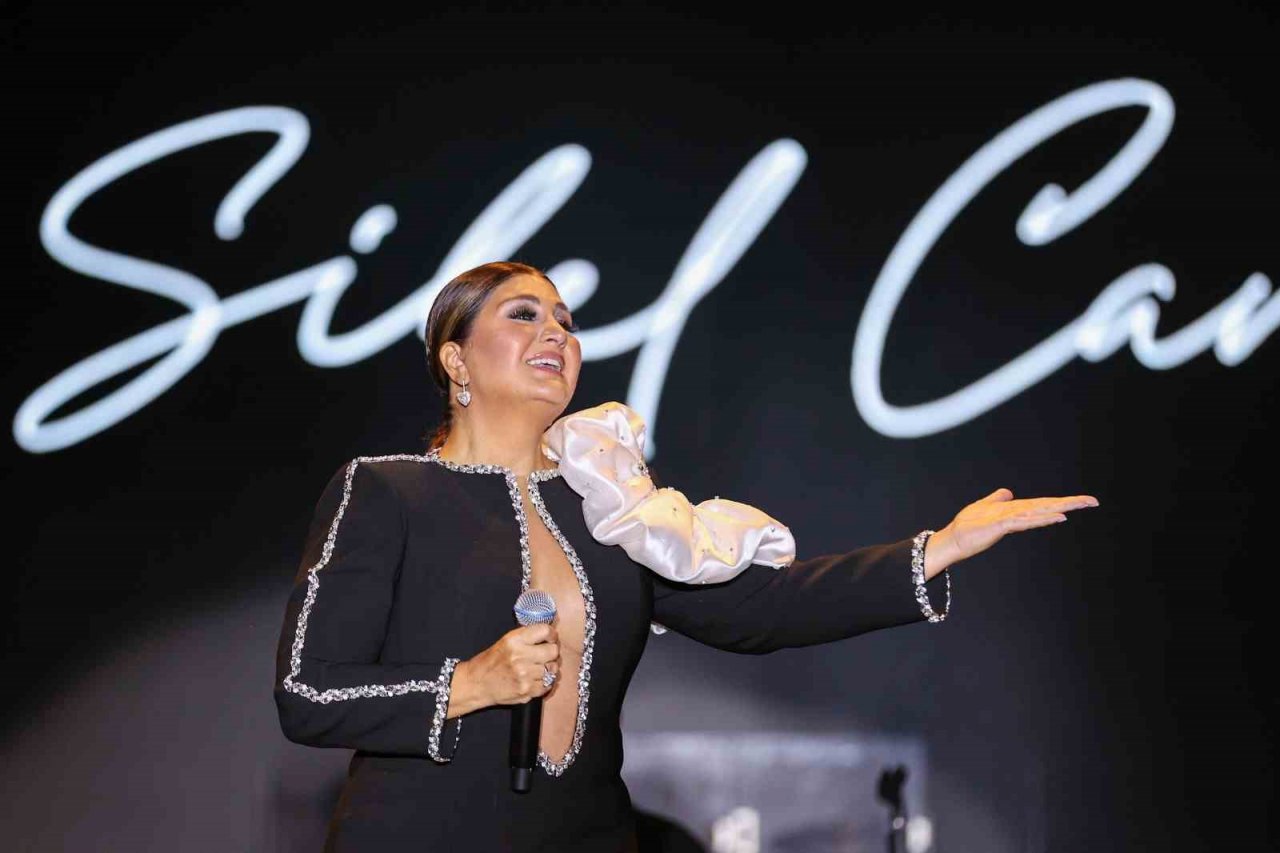 92. İzmir Enternasyonal Fuarı’nda yıldız yağmuru