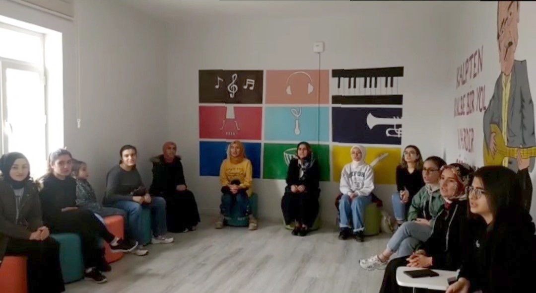 Diksiyon eğitimi ile akıcı konuşma becerisi kazanıyorlar