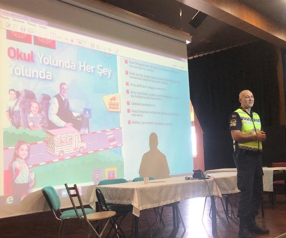 Aliağa’da öğrenci servis şoförlerine eğitim verildi