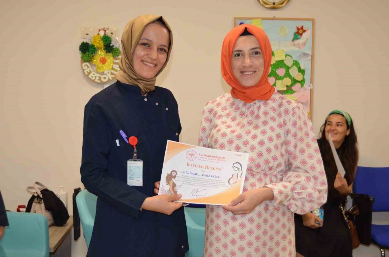 Alanya’da anne adayları sertifikalarını aldı