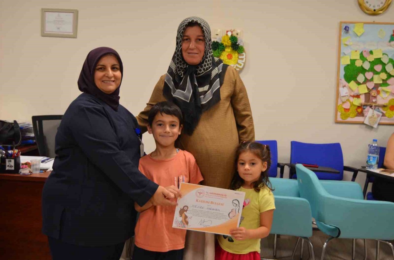 Alanya’da anne adayları sertifikalarını aldı