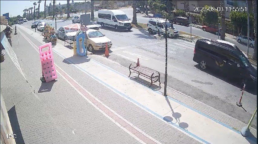 Tatilcilerin yaya geçidi çilesi