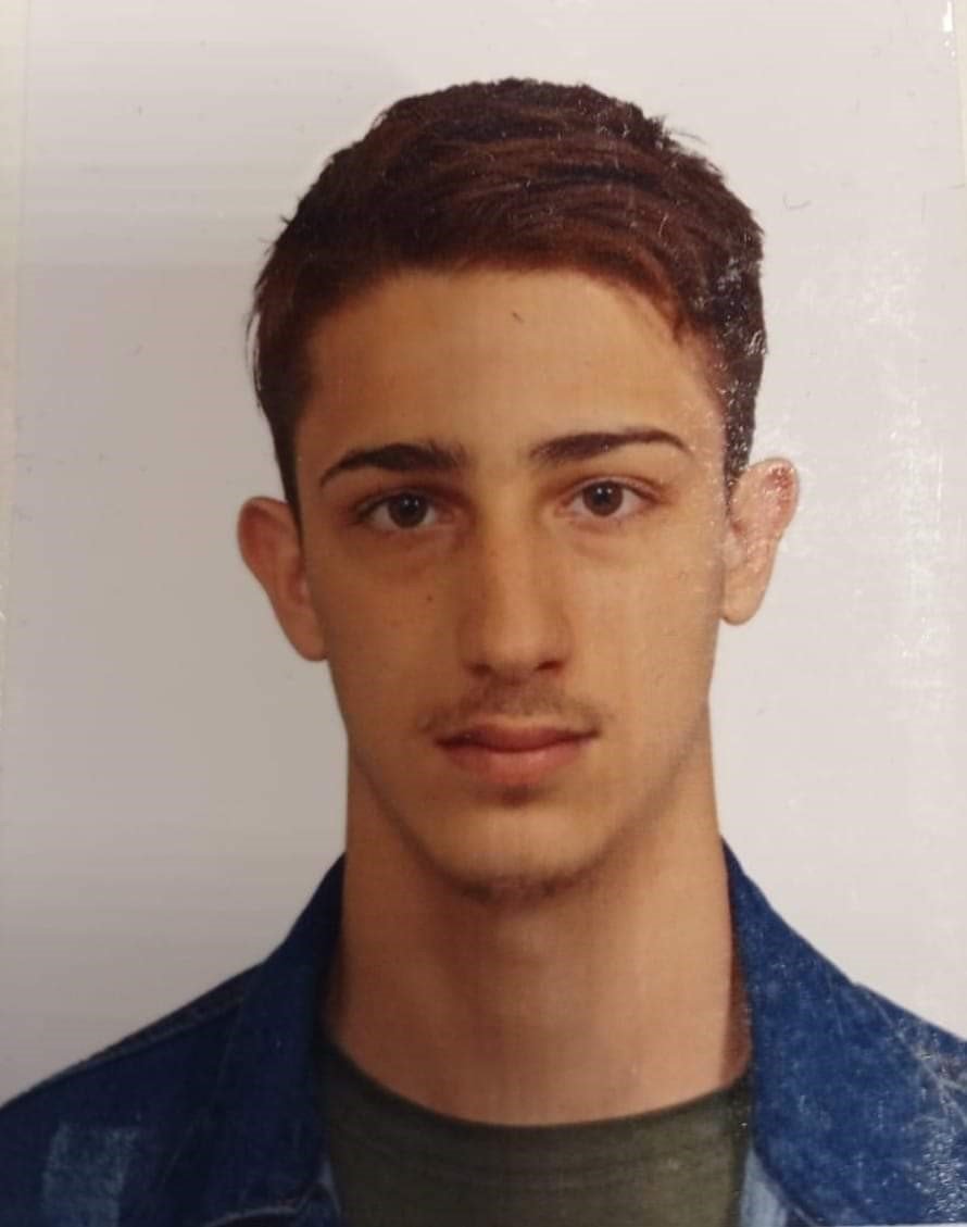 Gözyaşları kayıp oğlu için