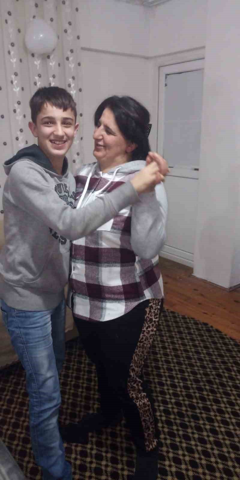 Gözyaşları kayıp oğlu için