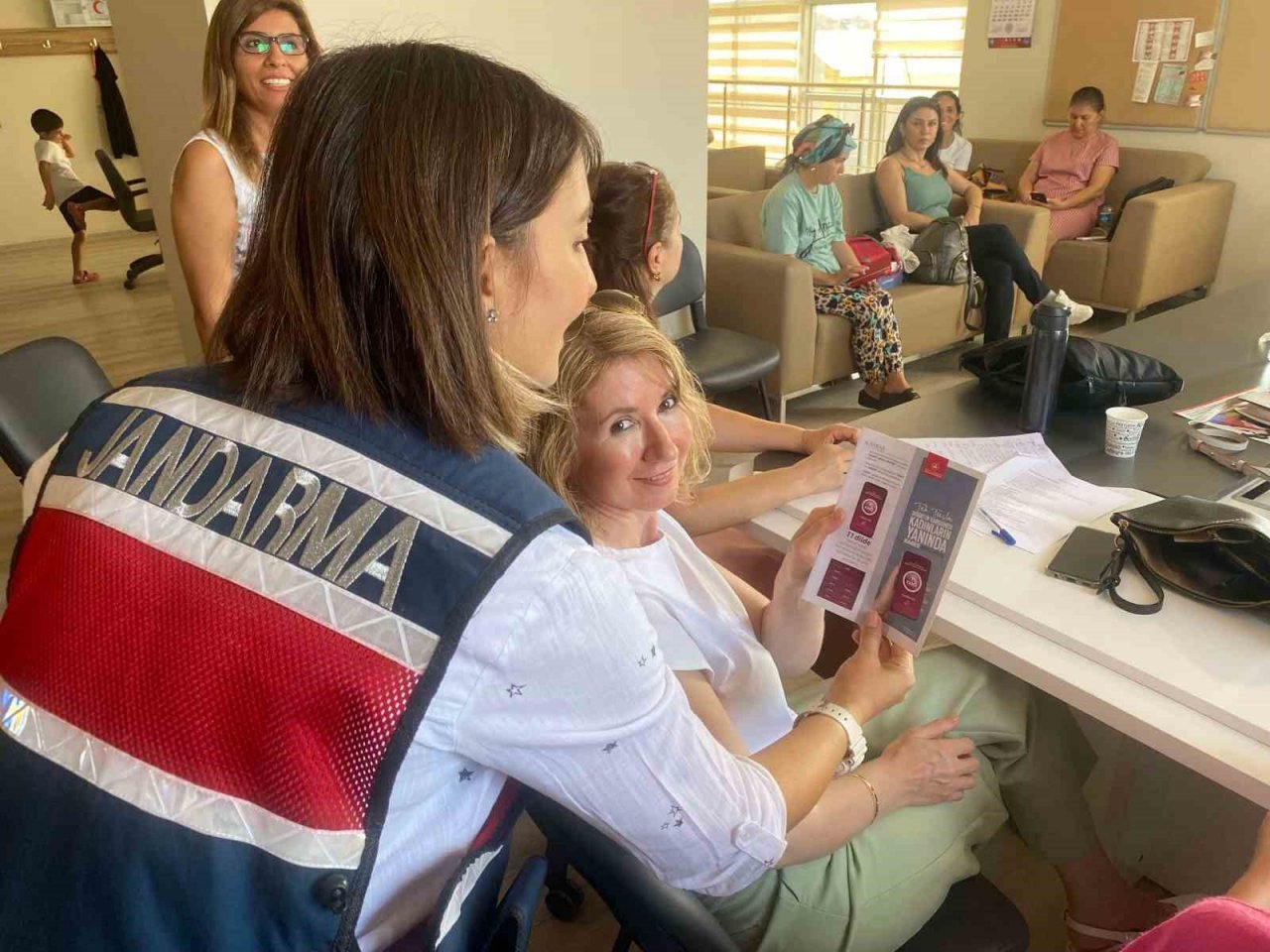 Jandarma ekipleri öğretmenleri bilgilendirdi