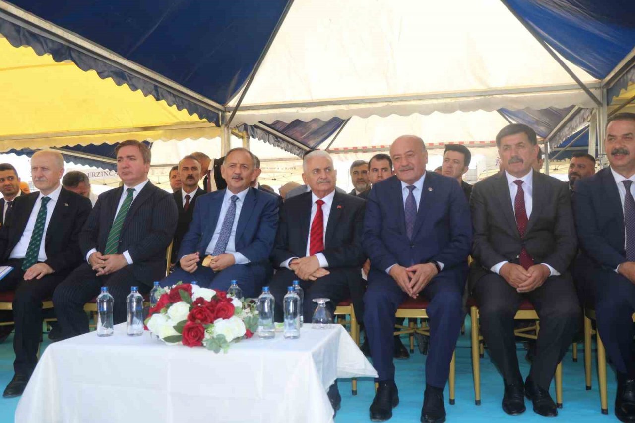 Bakan Özhaseki ve Yıldırım’ın katılımıyla Erzincan’da temel atma, açılış, tapu ve anahtar teslim töreni gerçekleşti