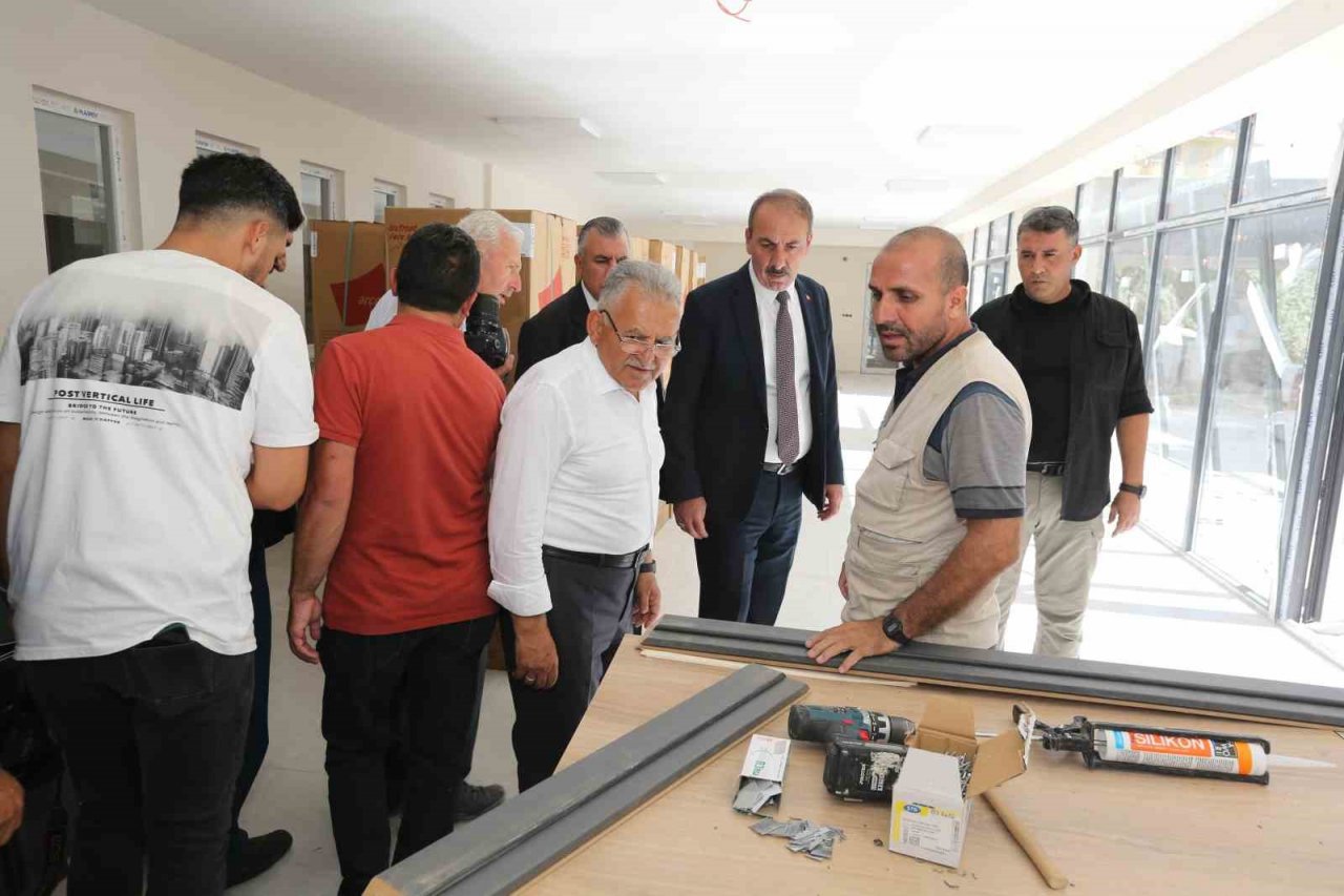 Başkan Büyükkılıç, Tomarza’da Esnafla Buluştu