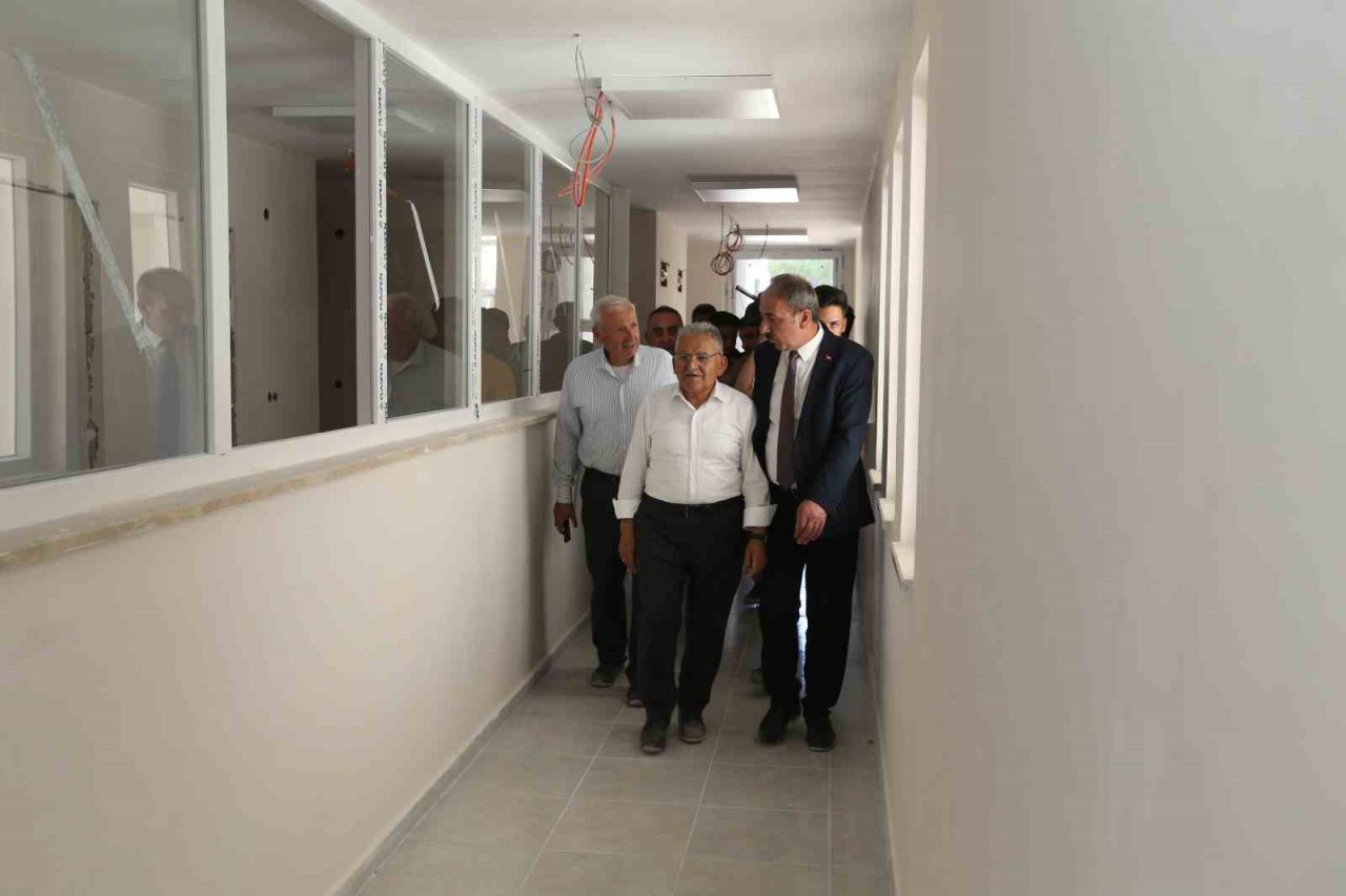 Başkan Büyükkılıç, Tomarza’da Esnafla Buluştu