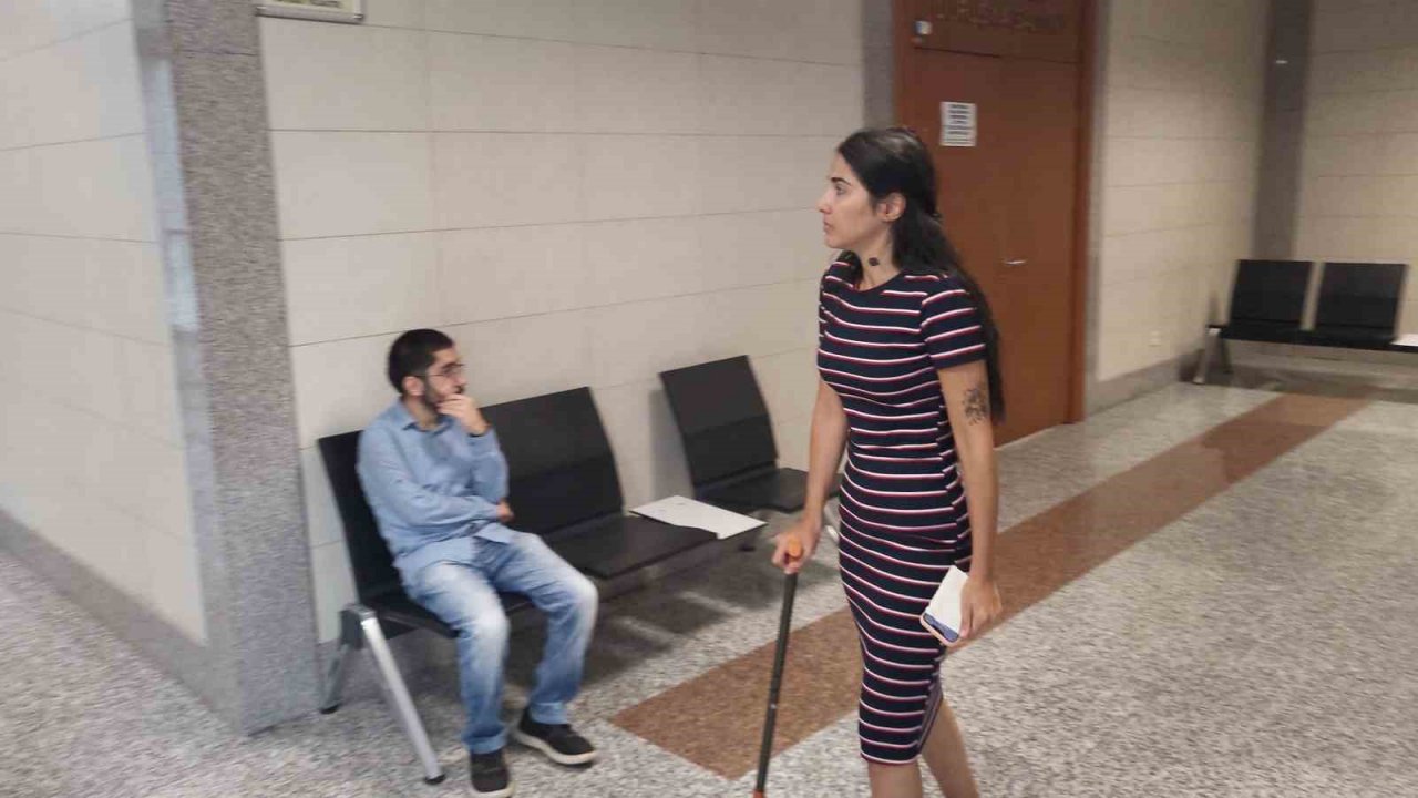 Boşanma aşamasındaki eşine kurşun yağdırmıştı: Kadın mahkemeye bastonuyla geldi