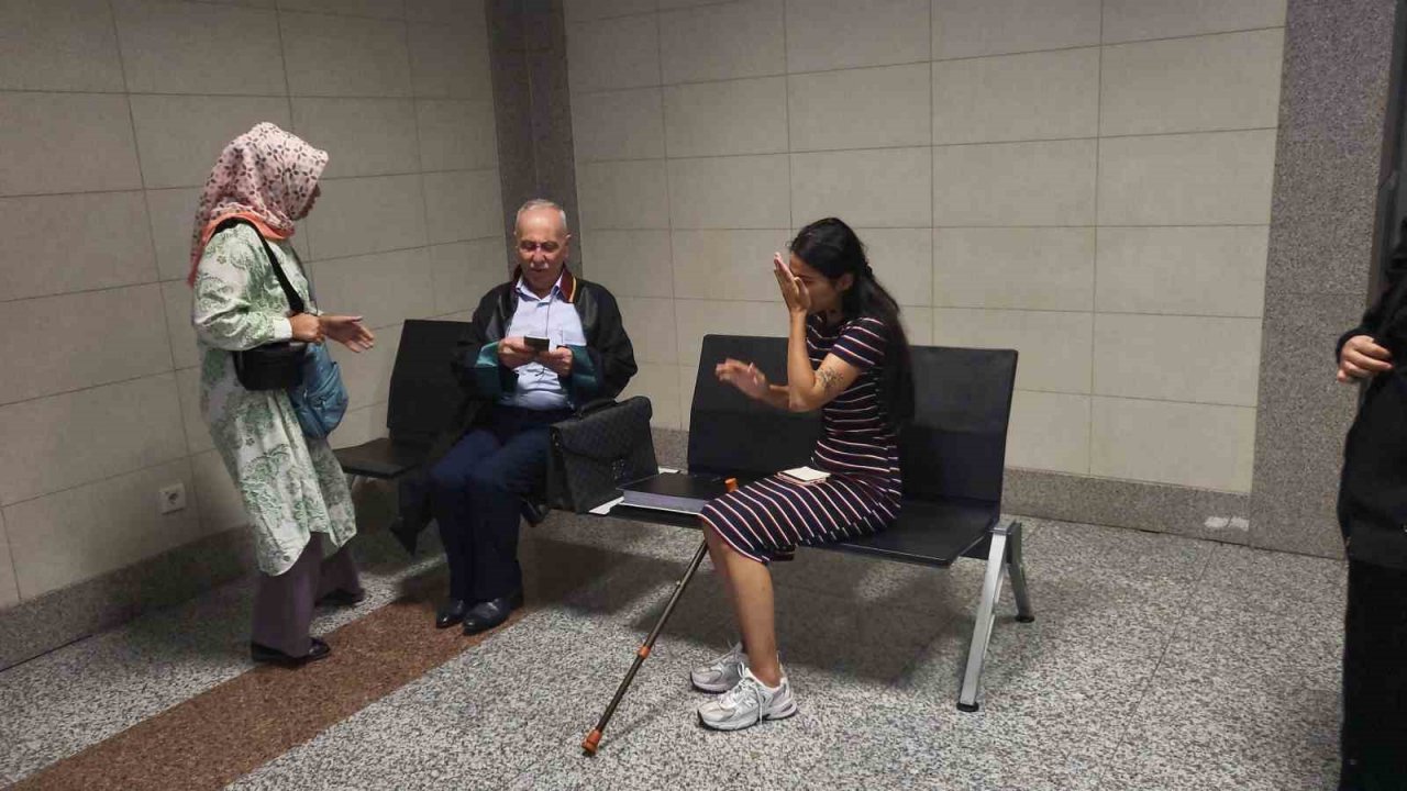 Boşanma aşamasındaki eşine kurşun yağdırmıştı: Kadın mahkemeye bastonuyla geldi