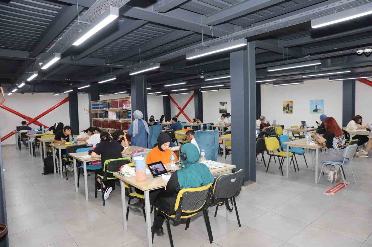 Büyükşehir Belediyesi, 11 kütüphanesi ile gençlerin ilgi odağı oluyor