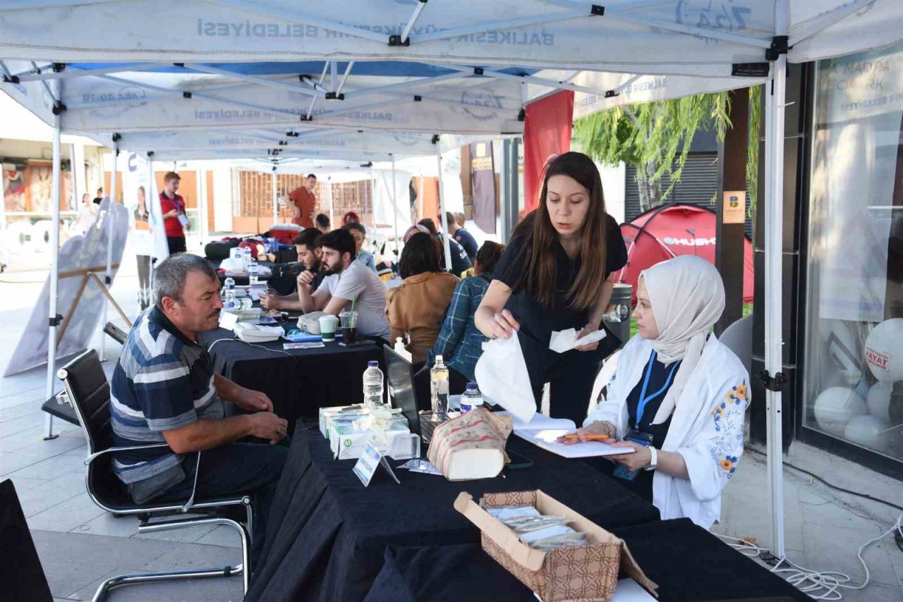 Büyükşehirin mobil tırında sağlık taraması