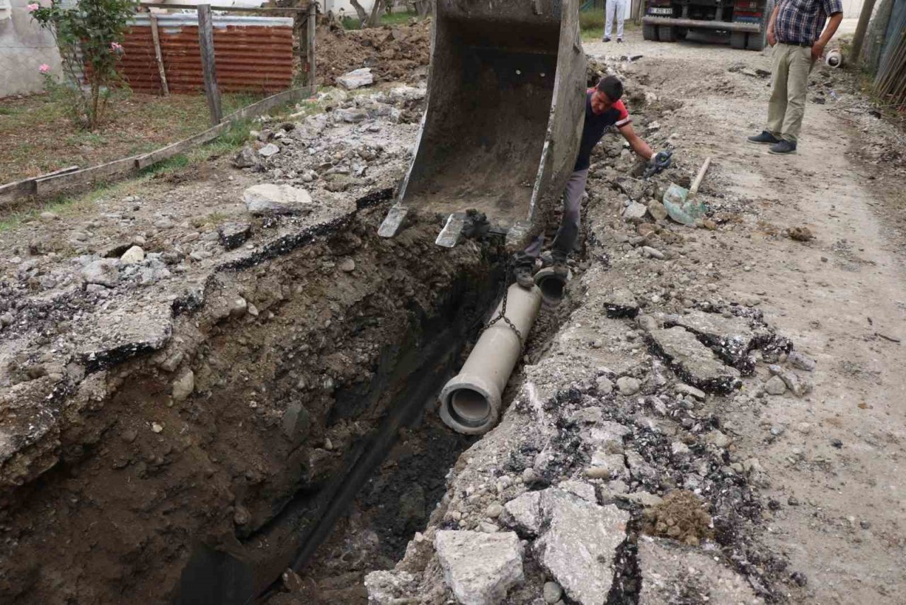 Yeni kanalizasyon hattı çekiliyor