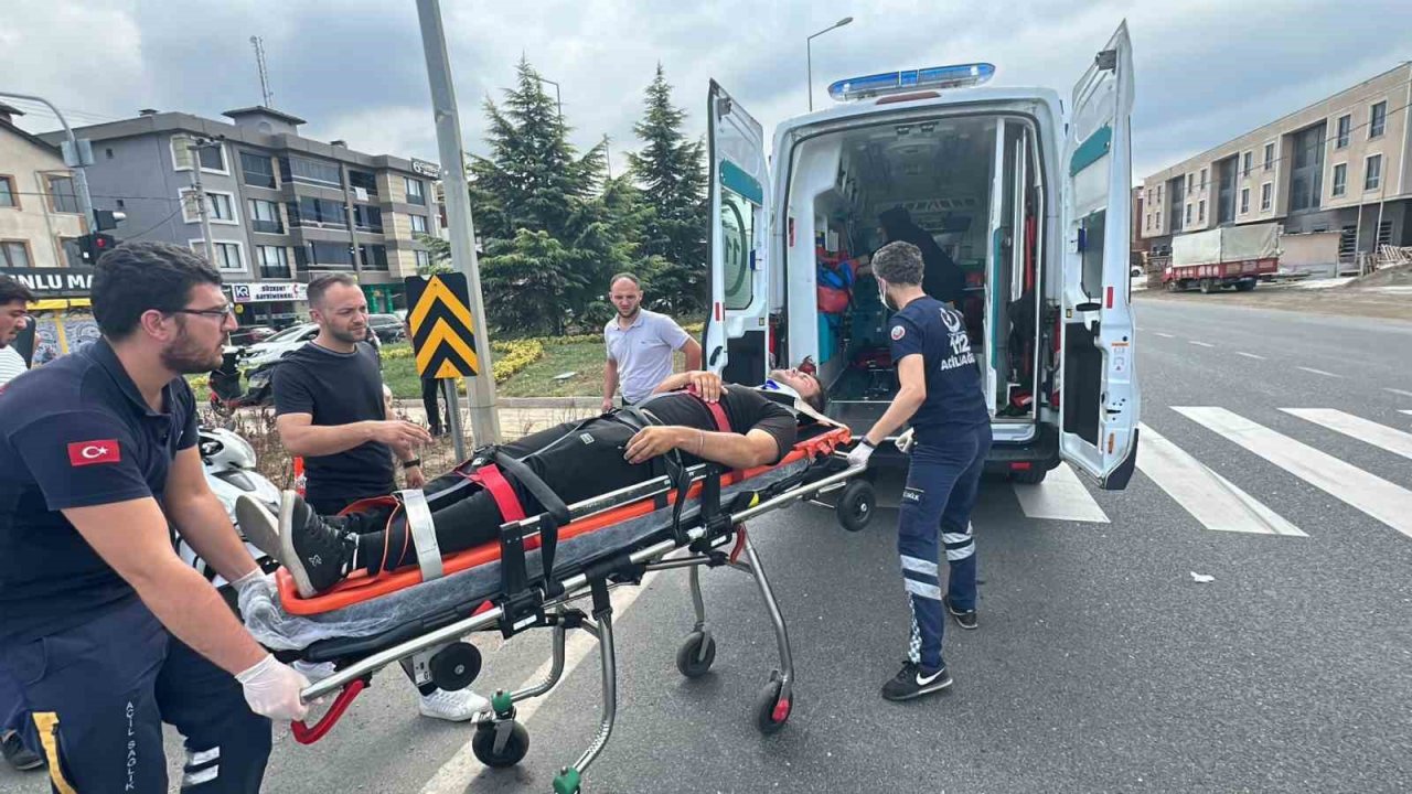 Otomobilin çarptığı motosiklet böyle savruldu