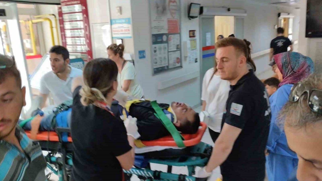 Erdek’te trafik kazasında 2 kişi yaralandı