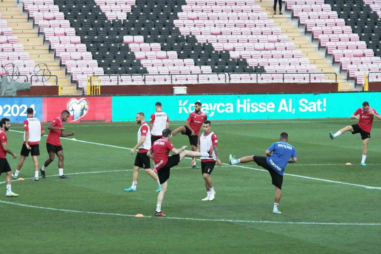 Ermenistan Milli Takımı Teknik Direktörü Petrakov: "Yarınki karşılaşma bizim için çok önemli"